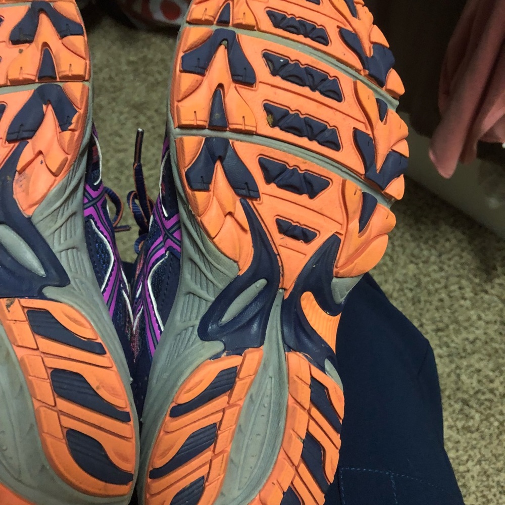Women’s ASICS - Picture 4 of 4